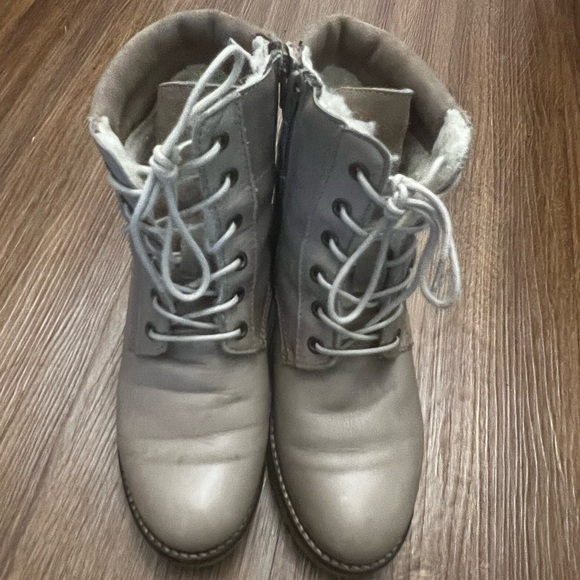 Stylish Gray Lace-Up Leather Women's Boots with side zipper and shearling - Picture 1 of 5